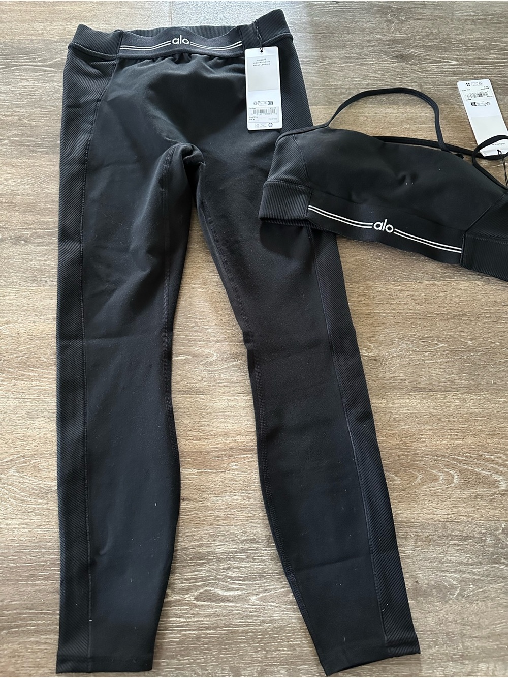 New!!! Medium ALO Yoga Black High-Waist Leggings ALO Bra